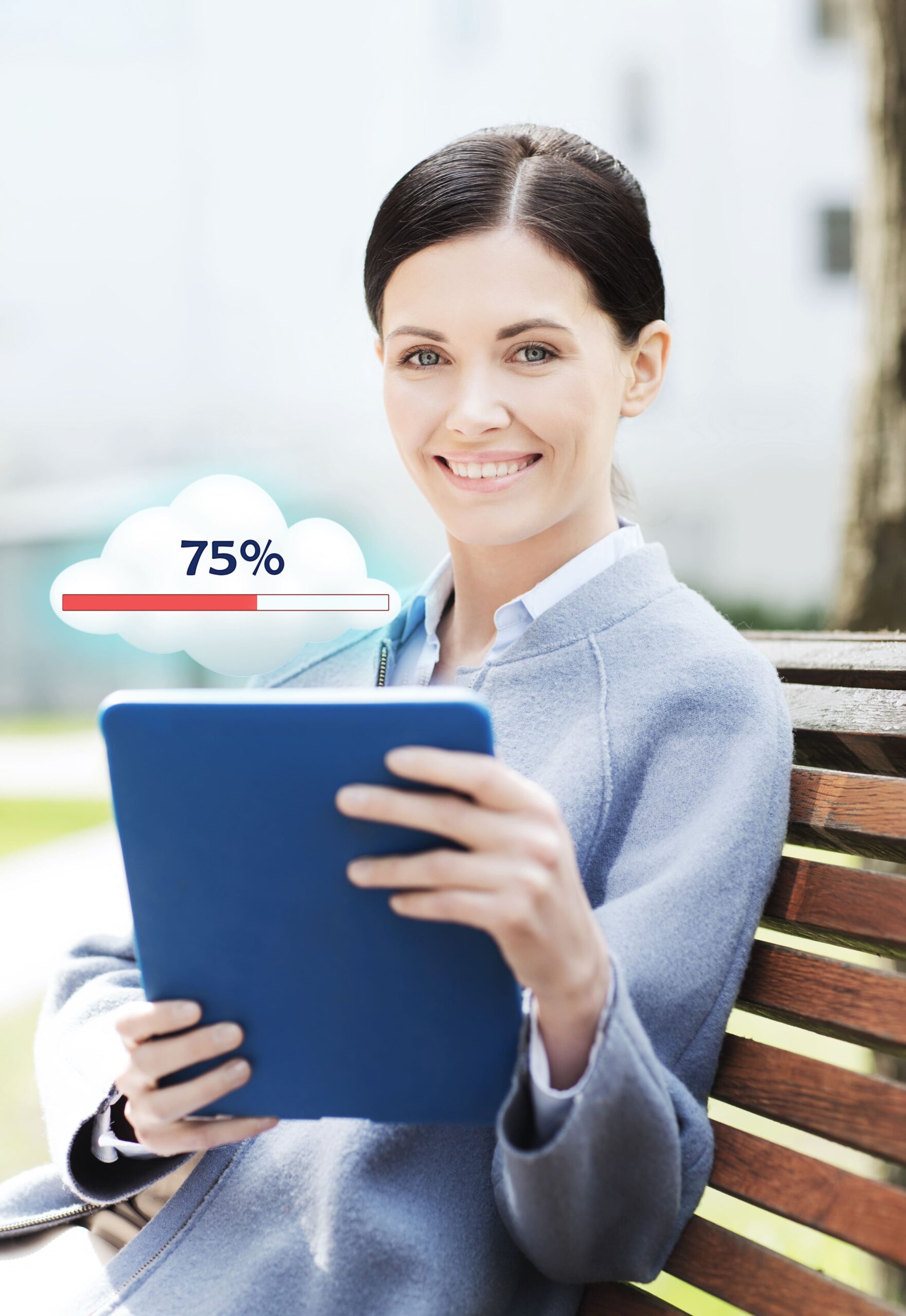 Negocios Tecnologia Computacion En La Nube Y Concepto De Personas Joven Mujer Sonriente Con Tablet Pc E Icono De Internet Transfiriendo Datos Sentados En Un Banco En La Ciudad 1 Scaled